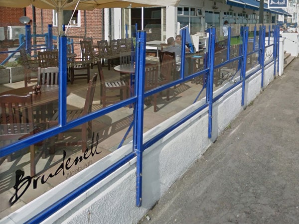 Roma windbreaks with branding