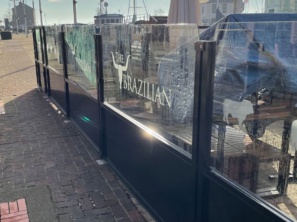Roma windbreaks with branding