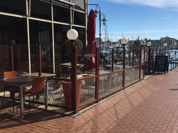 Roma glass windbreaks for seating area